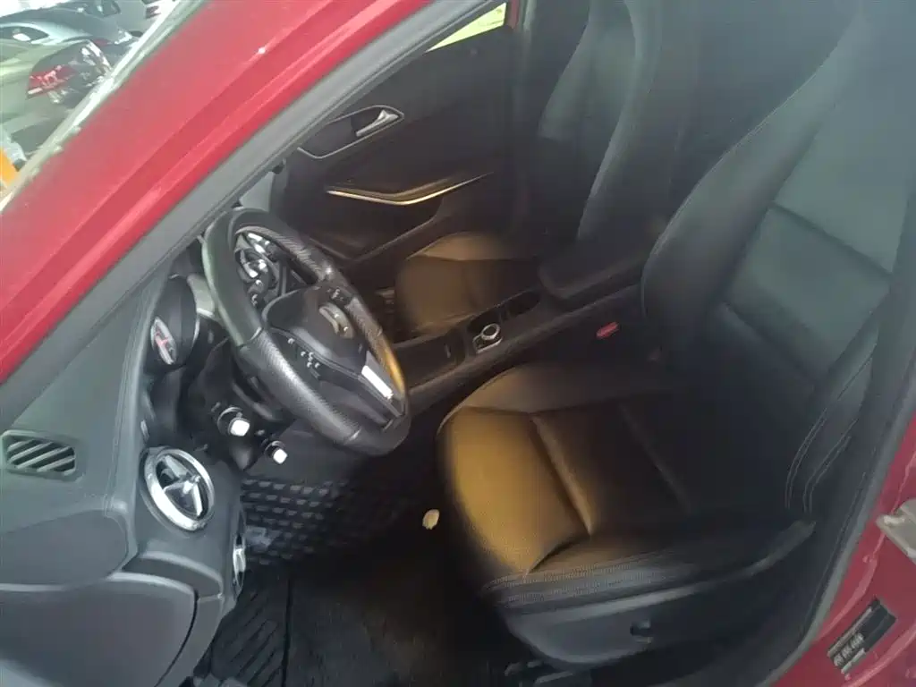 Mercedes-Benz GLA 2015 — фото 15