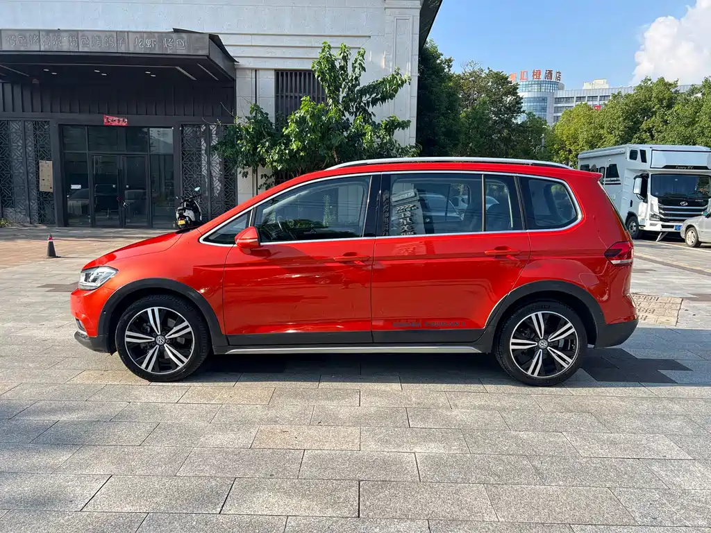 Volkswagen Touran 2018 — фото 17