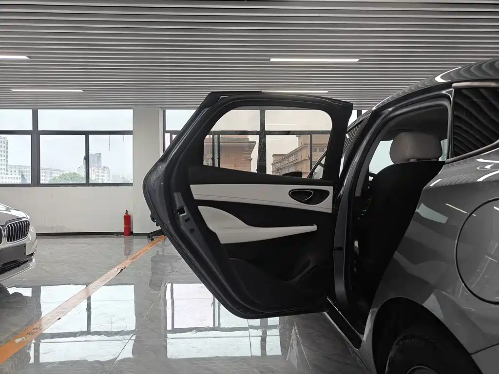 BYD Seal 05 DM-i 2025 — фото 10