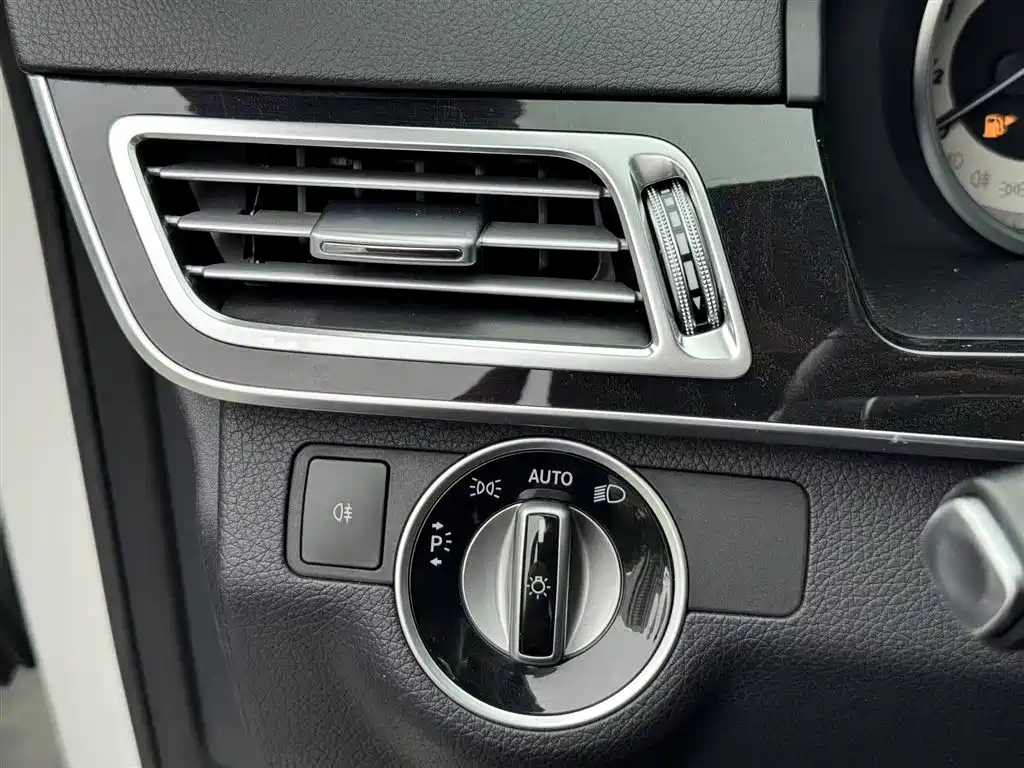 Mercedes-Benz E-Class 2015 — фото 14