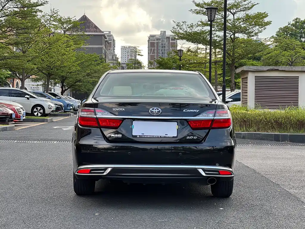 Toyota Camry 2017 — фото 5