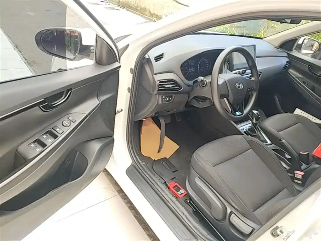 Hyundai Elantra 2020 — фото 16