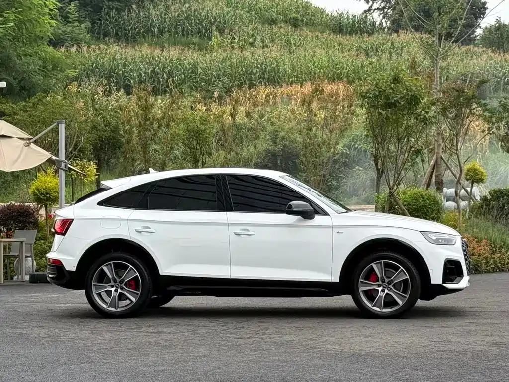 Audi Q5L Sportback 2024 — фото 12