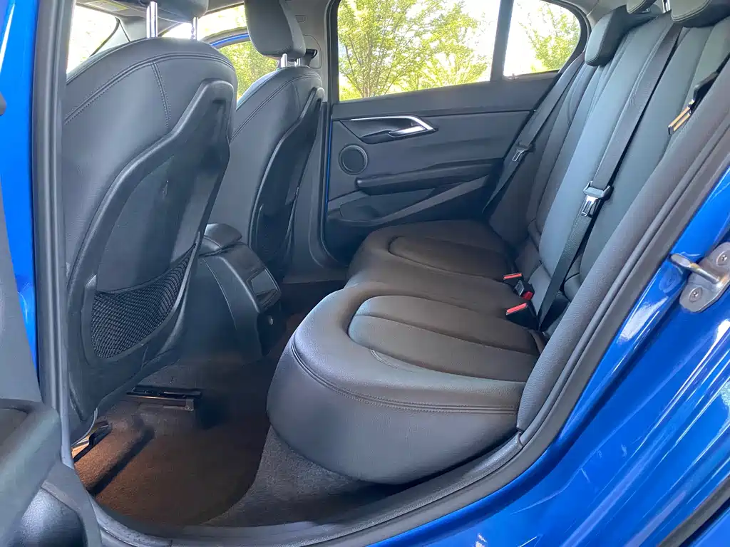 BMW 1 Series 2018 — фото 11
