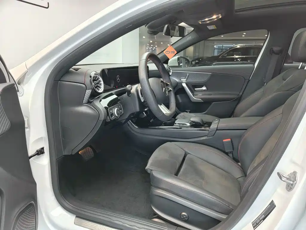 Mercedes-Benz A-Class 2024 — фото 12