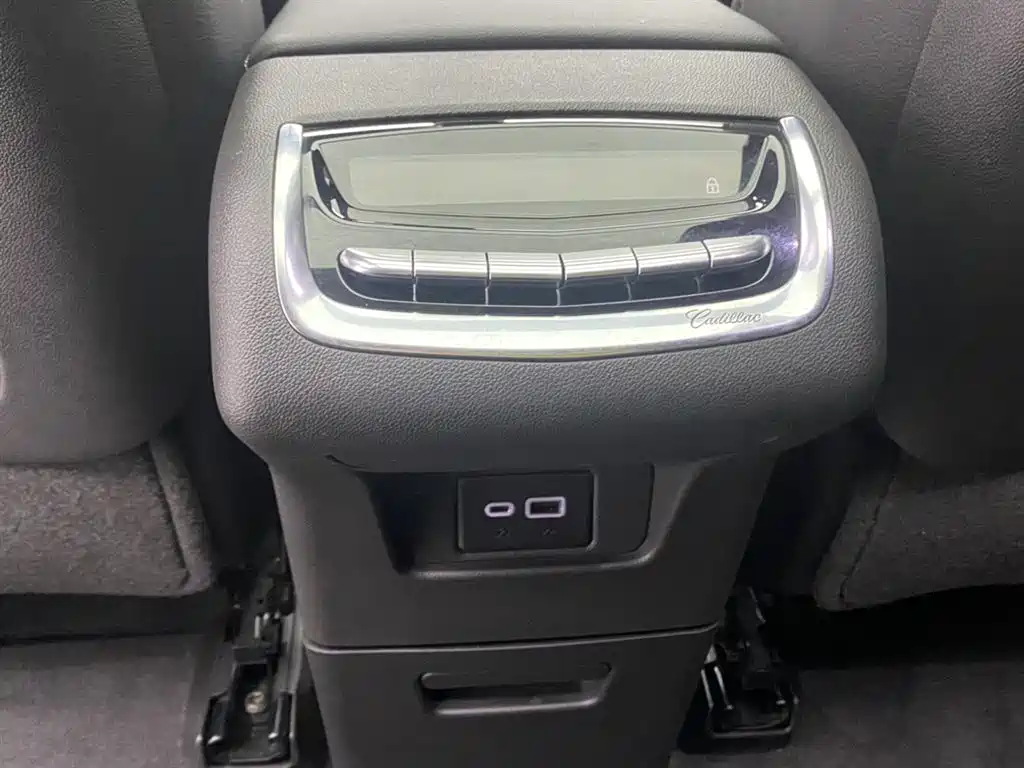 Cadillac XT6 2021 — фото 20