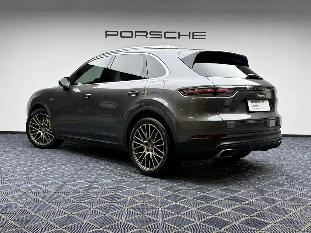 Porsche Cayenne Hybrid 2022 — фото 14