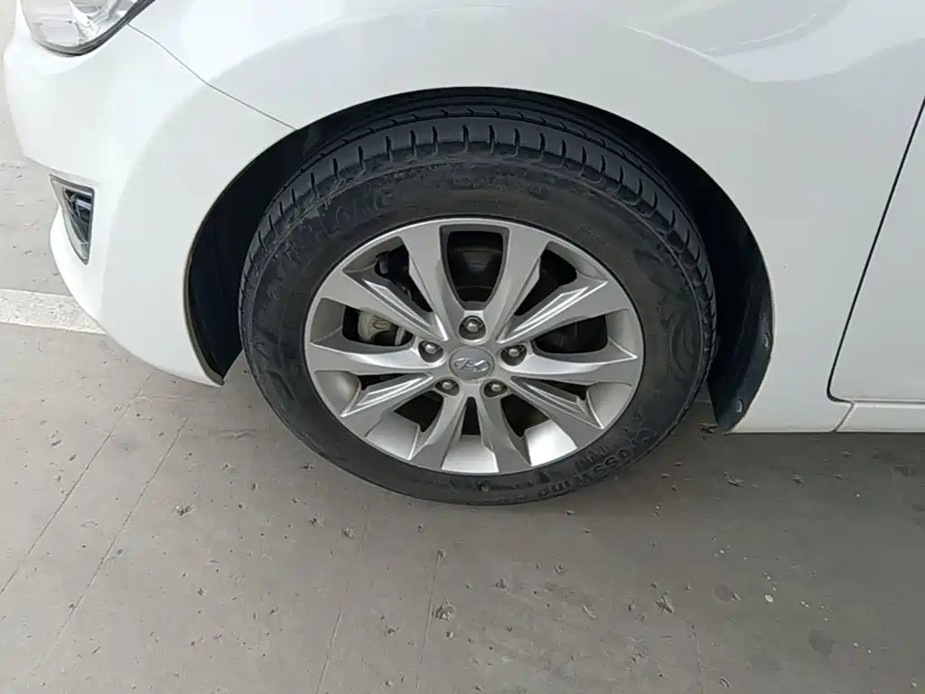 Hyundai Elantra 2016 — фото 23