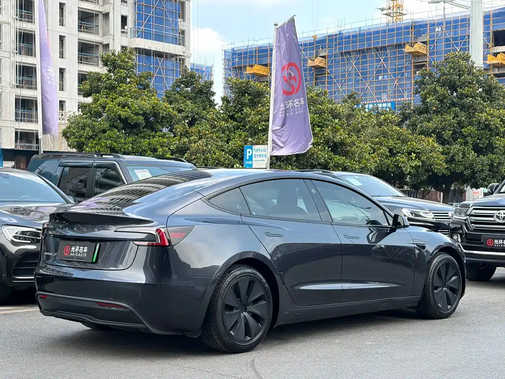 Tesla Model 3 2025