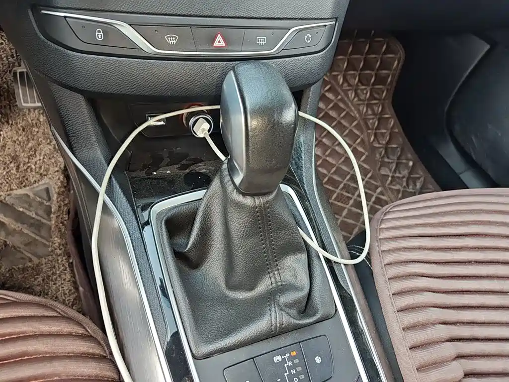 Peugeot 408 2016 — фото 11