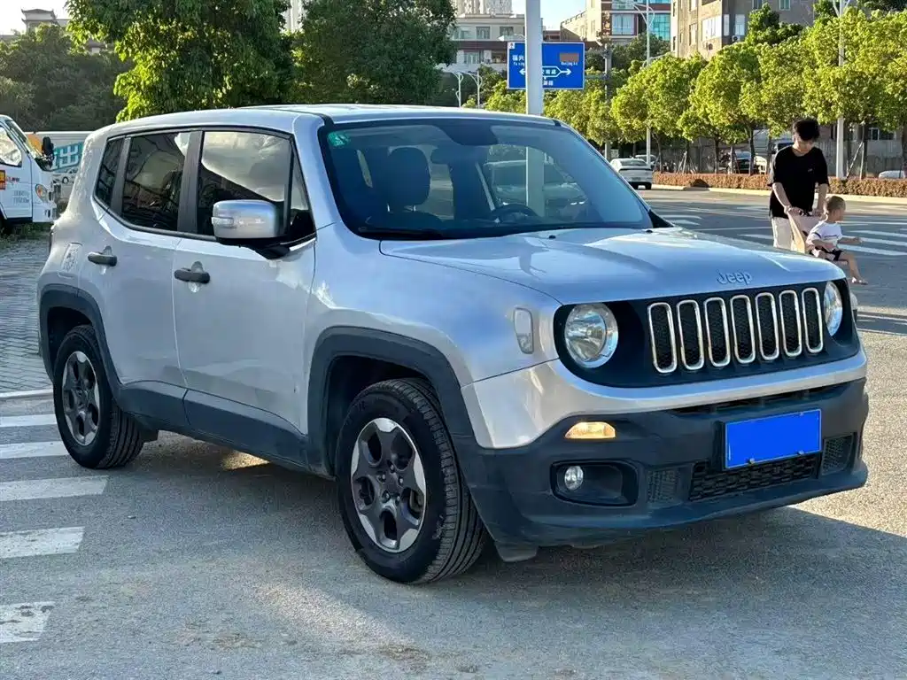 Jeep Renegade 2017 — фото 3