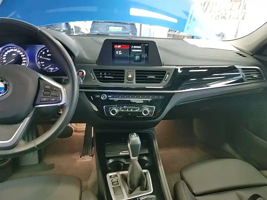 BMW 1 Series 2018 — фото 13
