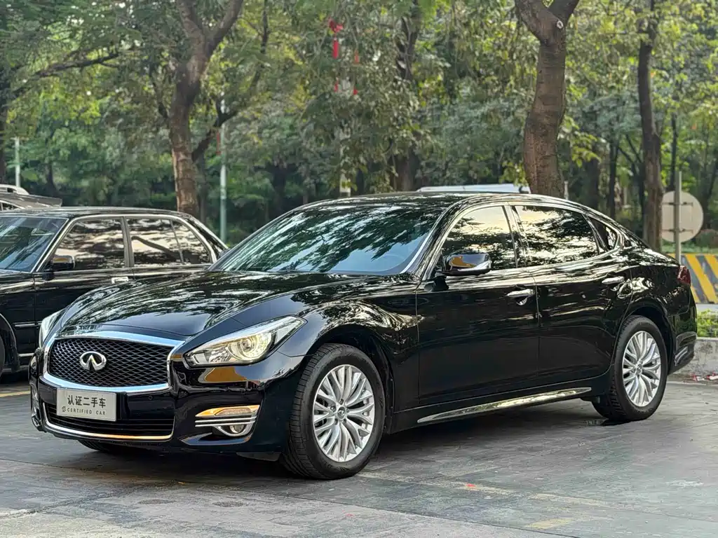 Infiniti Q70 2019