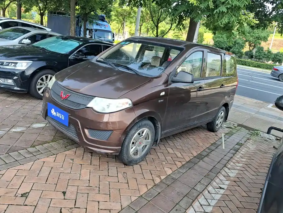 Wuling Hongguang 2015