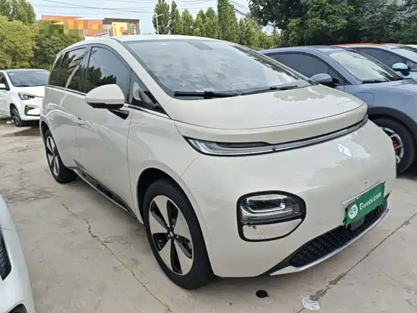 Baojun Yunduo 2024