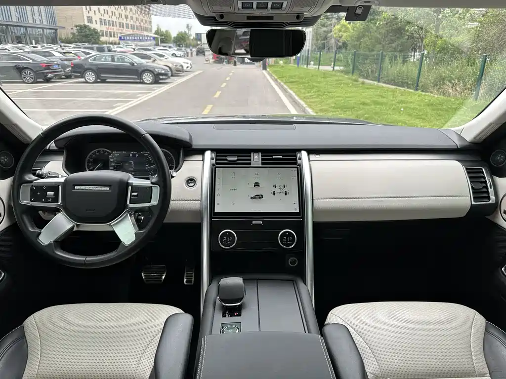 Land Rover Discovery 2023 — фото 16