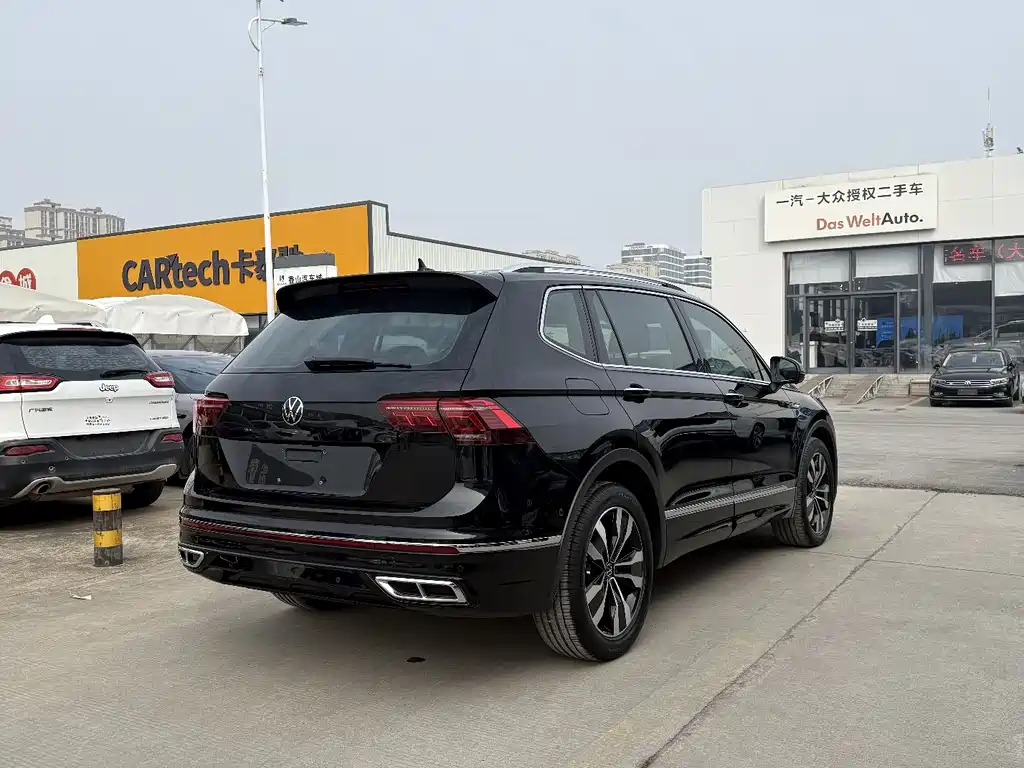 Volkswagen Tiguan L 2023 — фото 8
