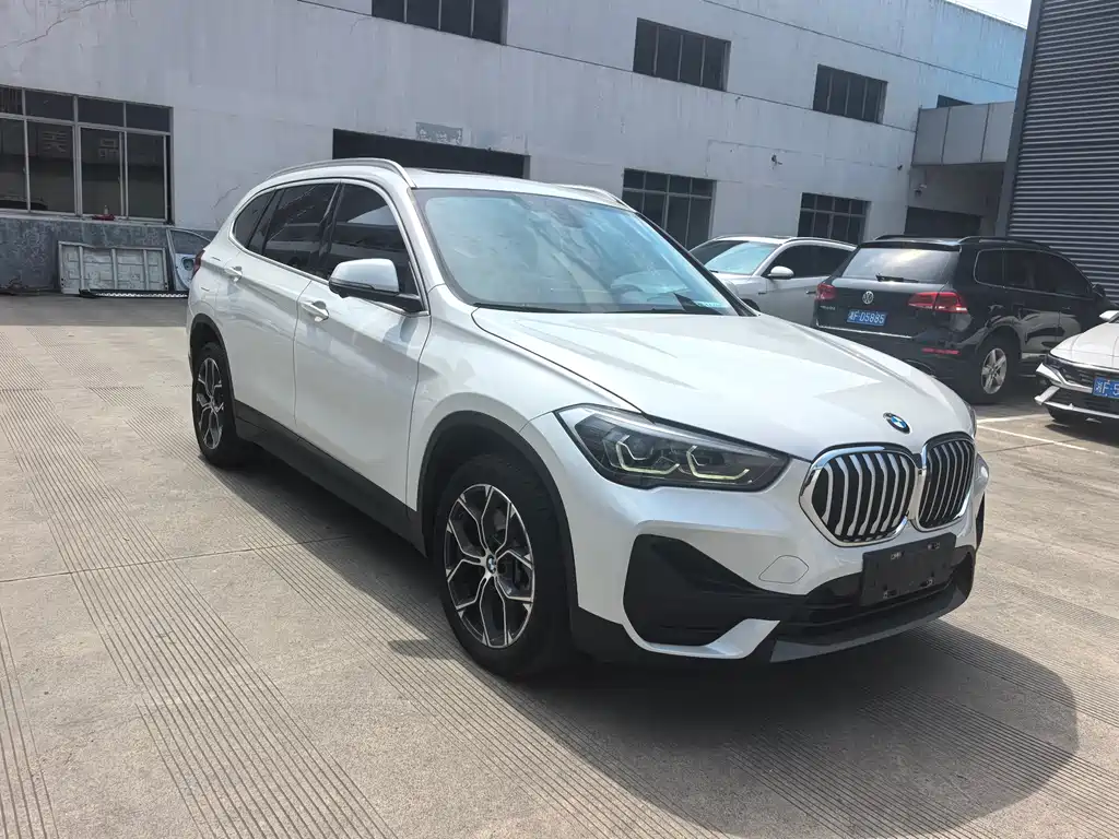 BMW X1 2022 — фото 3