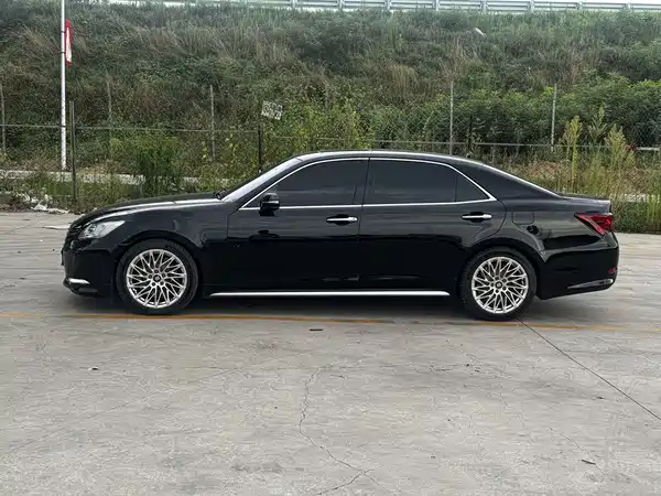 Toyota Crown 2019