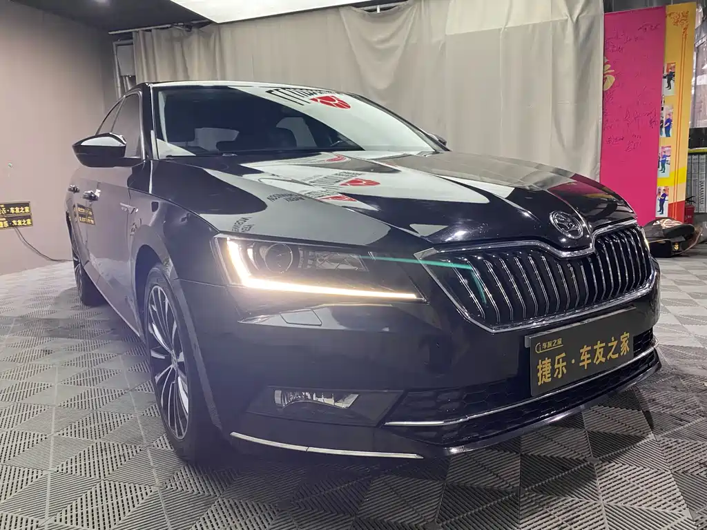 Skoda Superb 2019 — фото 3