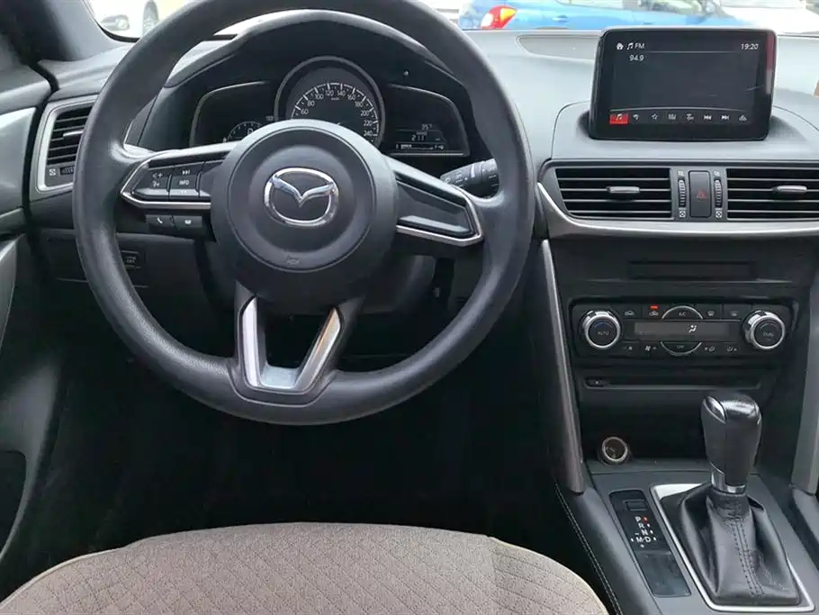 Mazda CX-4 2018 — фото 12