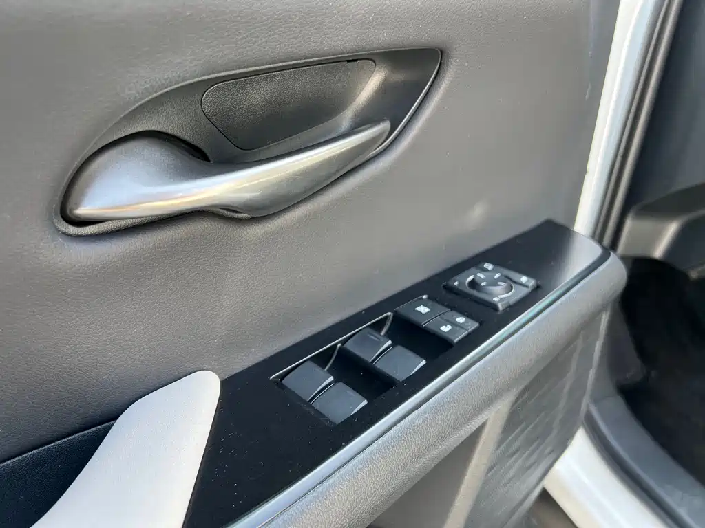 Lexus UX 2021 — фото 13