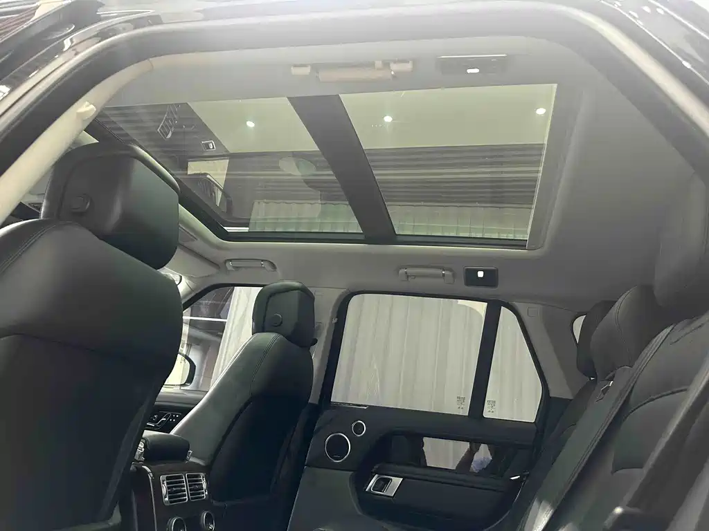 Land Rover Range Rover 2021 — фото 19