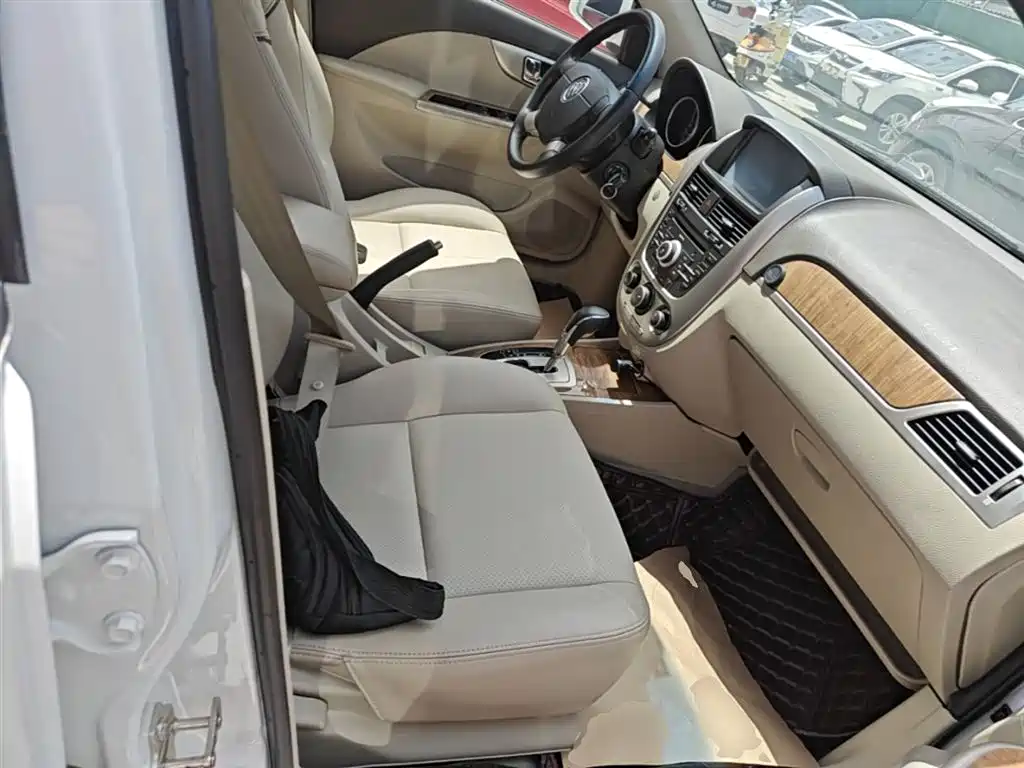 Buick Excelle 2016 — фото 24