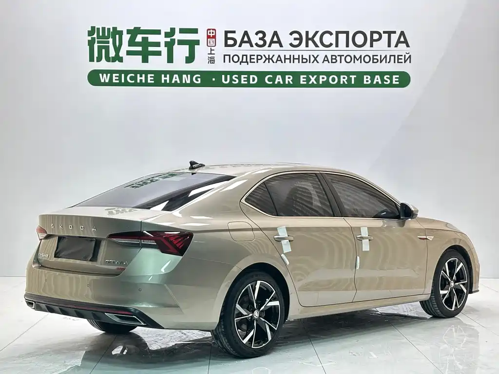 Skoda Octavia 2023 — фото 4
