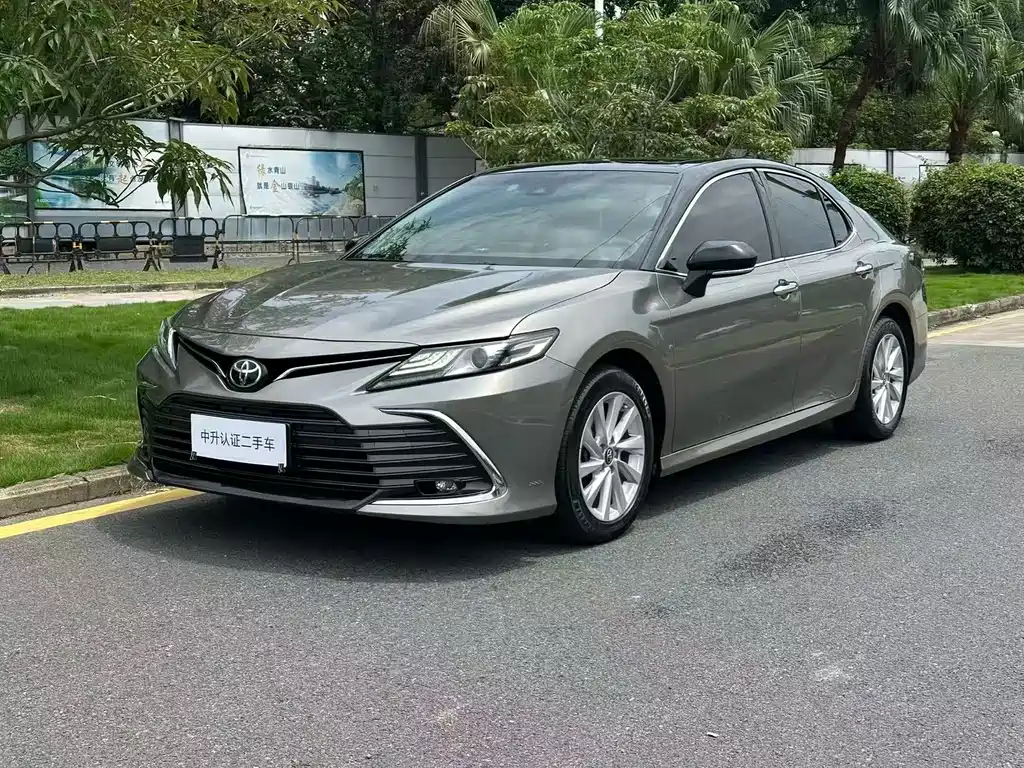 Toyota Camry 2022 — фото 2