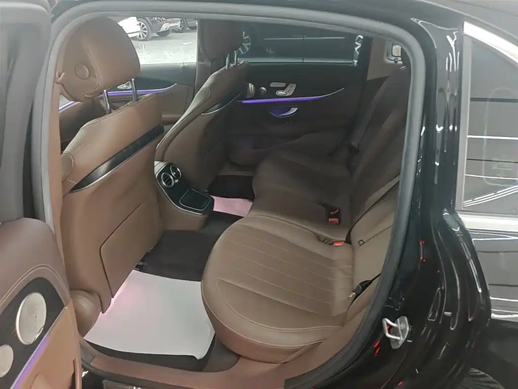 Mercedes-Benz E-Class 2023 — фото 17