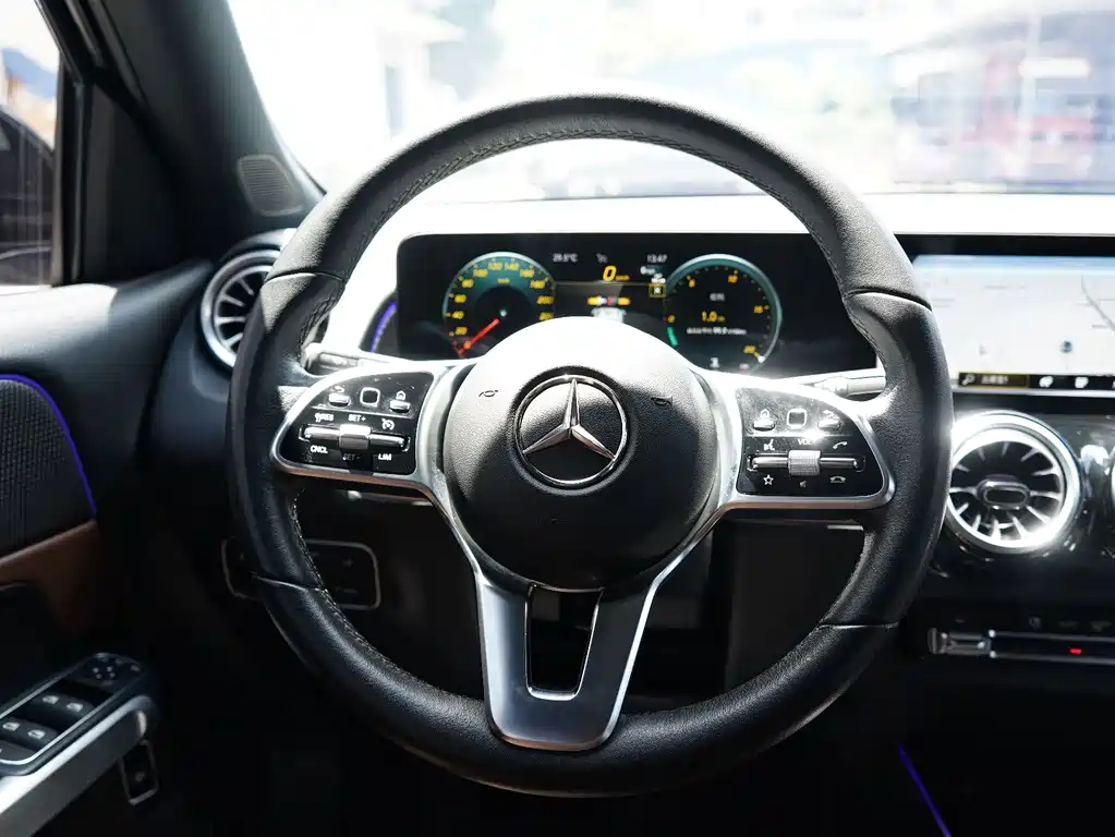 Mercedes-Benz GLB 2023 — фото 15