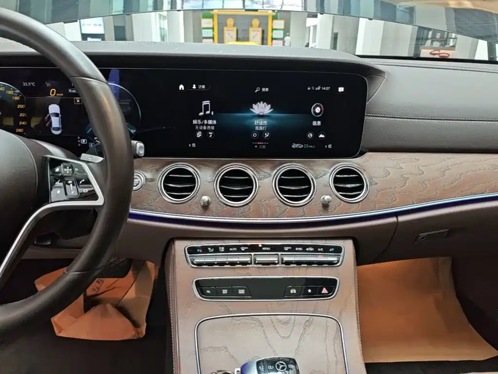 Mercedes-Benz E-Class 2022 — фото 13