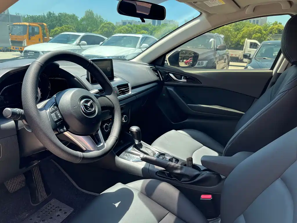 Mazda 3 Axela 2015 — фото 9