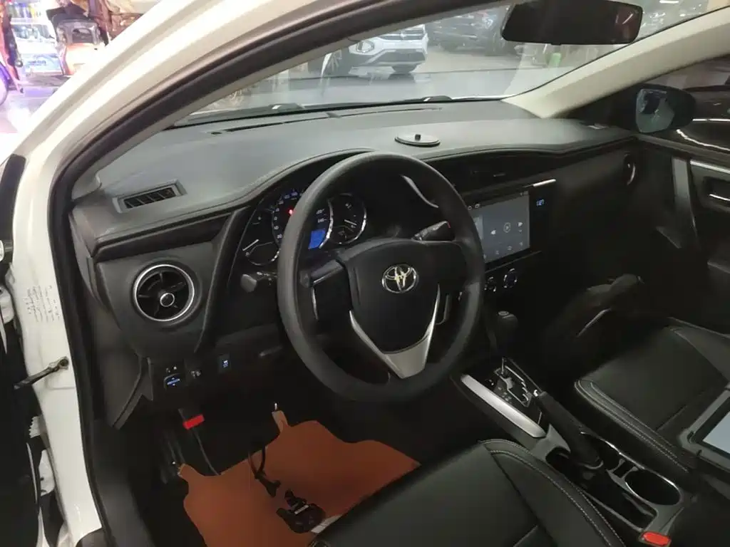Toyota Corolla 2018 — фото 10