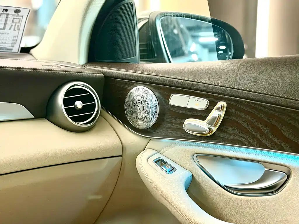 Mercedes-Benz GLC 2017 — фото 15