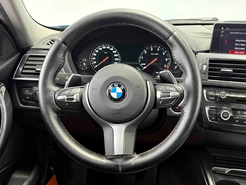 BMW 3 Series 2018 — фото 17
