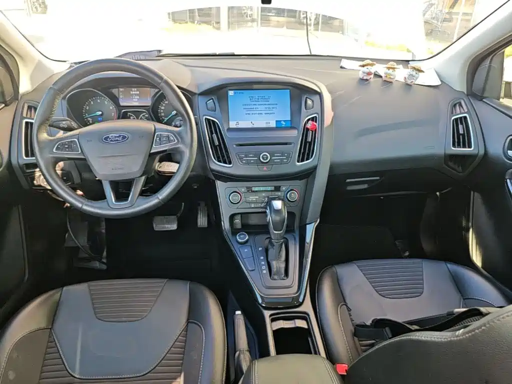 Ford Focus 2018 — фото 10