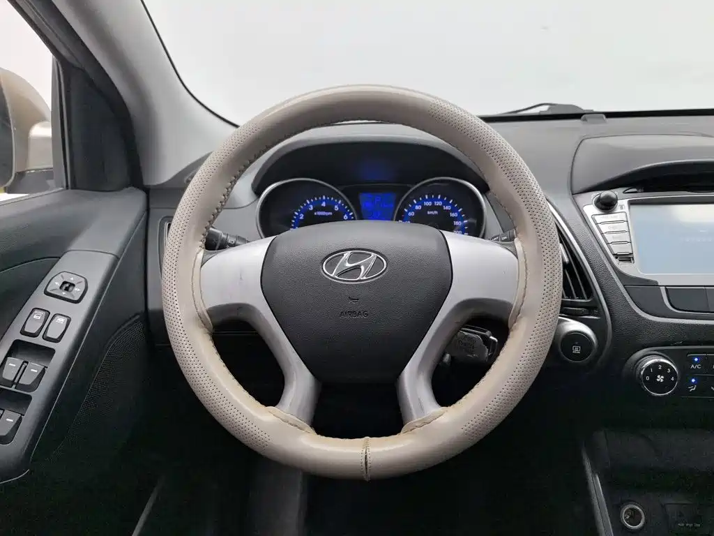 Hyundai ix35 2014 — фото 11