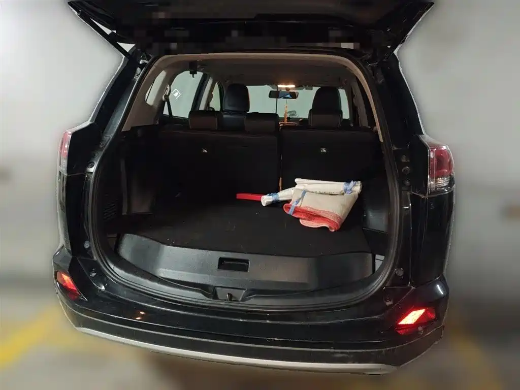 Toyota RAV4 2018 — фото 15