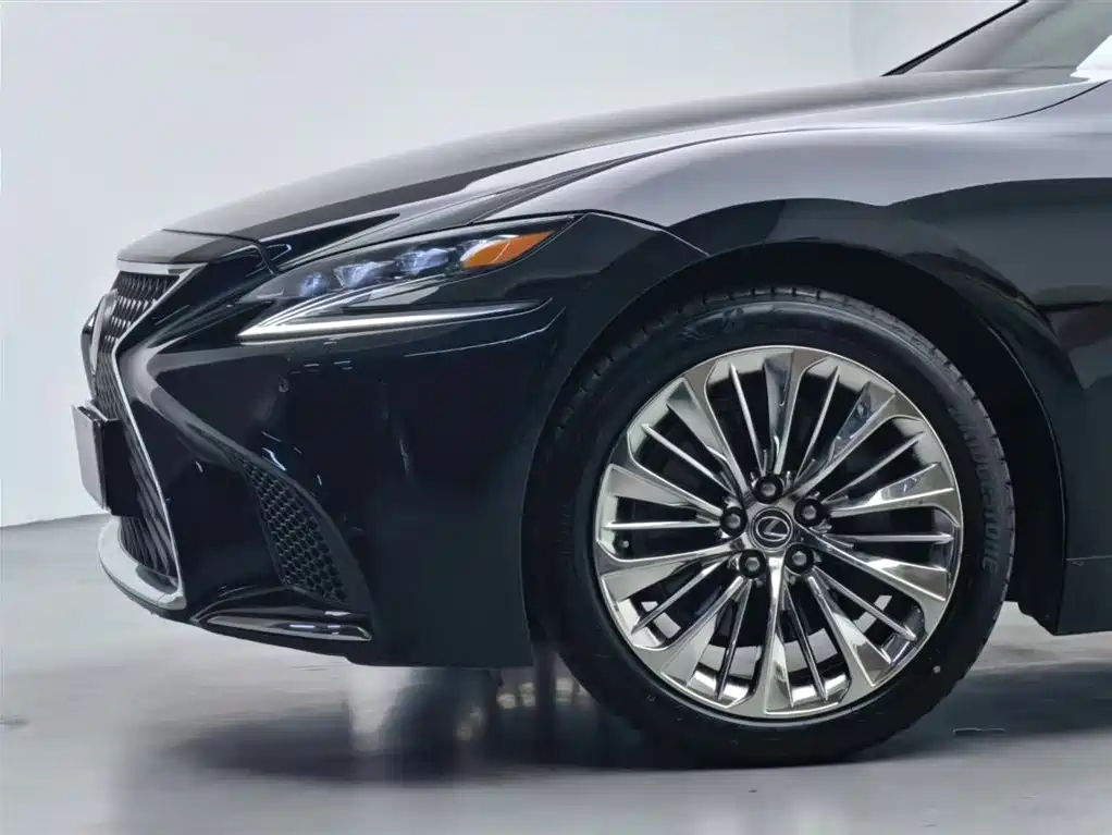 Lexus LS 2019 — фото 12