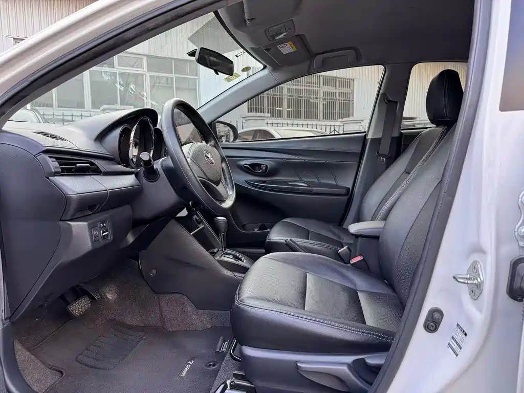 Toyota Yaris L 2021