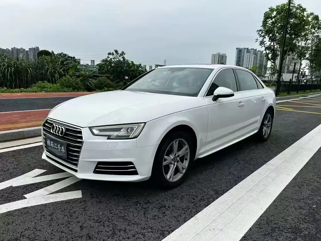 Audi A4L 2018 — фото 1