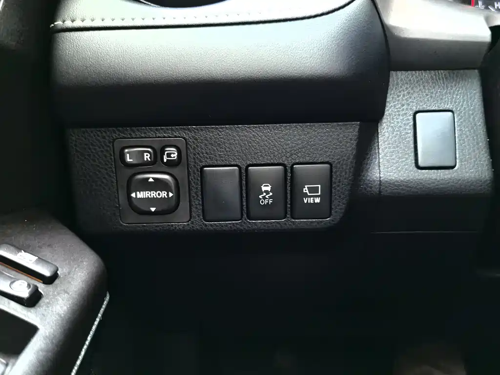 Toyota RAV4 2019 — фото 16