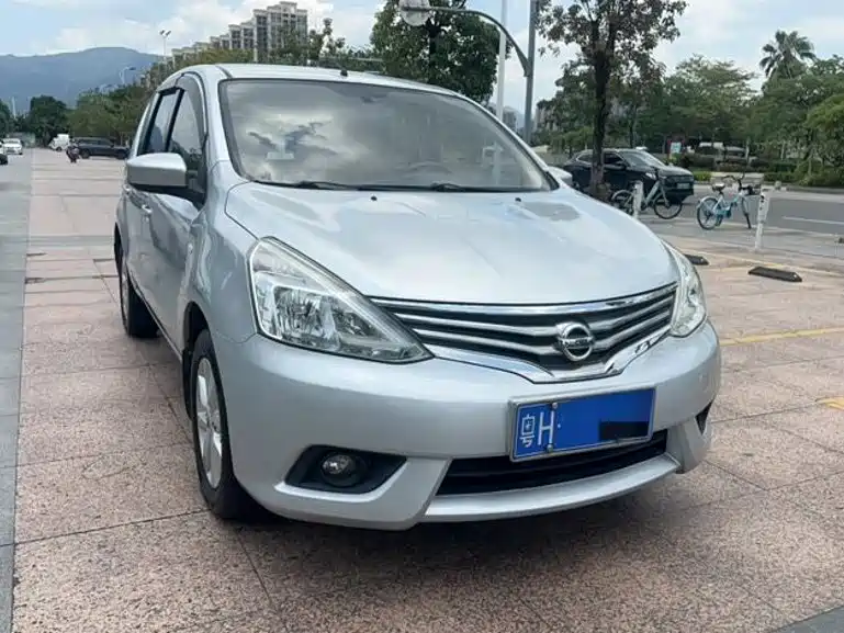 Nissan Livina 2015 — фото 3