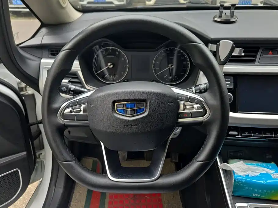 Geely Vision X3 2020 — фото 15