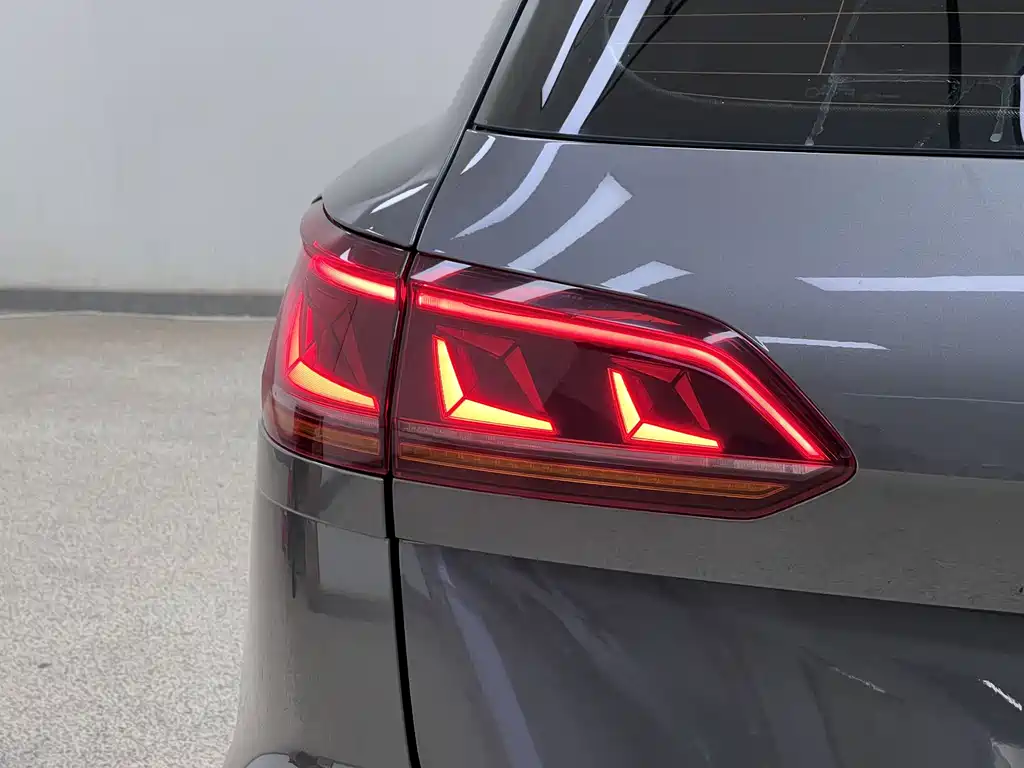 Volkswagen Touareg 2020 — фото 10
