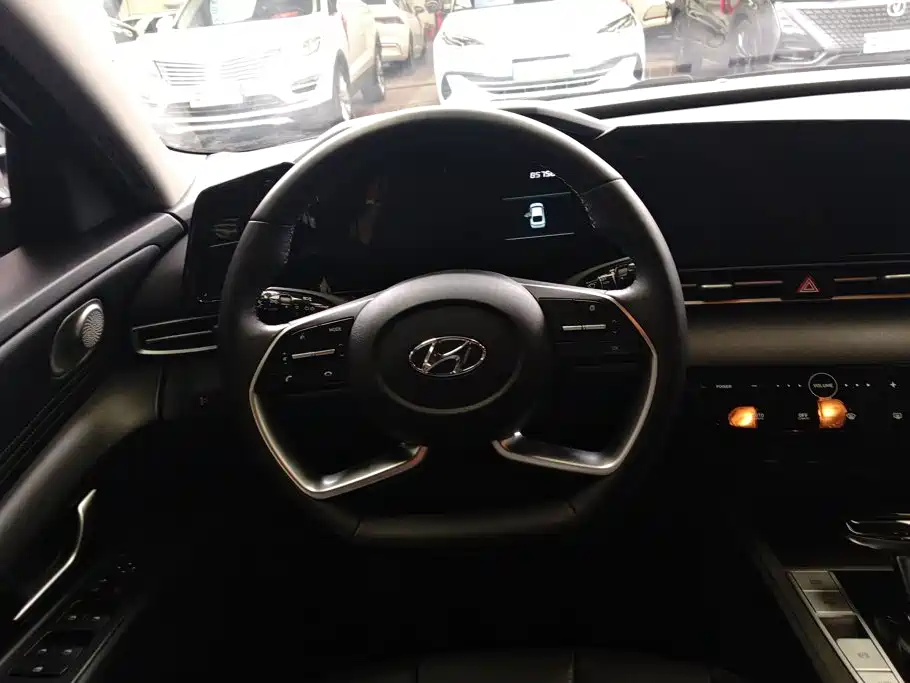 Hyundai Elantra 2022 — фото 15