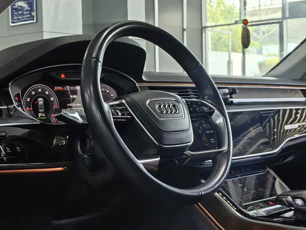 Audi A8 2019 — фото 12