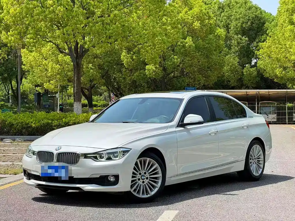 BMW 3 Series 2018 — фото 1